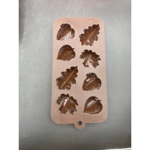 Lot of 7 Fall and Easter Candy Trays – Silicone and Plastic (Used) - Picture 4 of 10